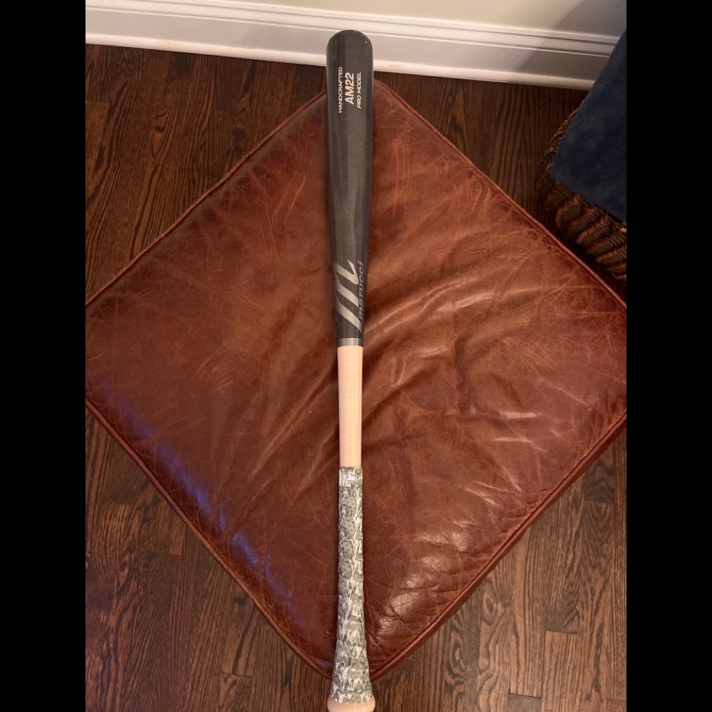 Marucci AM22 33” wood bat barely used